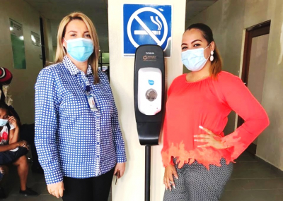 Hospital Dr. Vinicio Calventi recibe un dispensador de Manitas Limpias contra COVID.19