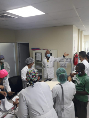 Director del Hospital General Dr. Vinicio Calventi supervisa áreas del centro del salud