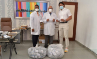 Director hospital Dr. Vinicio Calventi, recibe donativos de medicamentos para pacientes con COVID-19